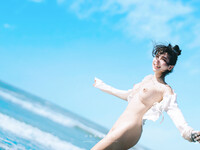 Album : Bikini - Nude  Tại Bãi Biển Của Người Mẫu Xinh