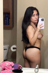 Teen Châu Á chubby tươi cười khoe cặp vú