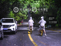 Đôi bạn thân rủ nhau public cực nứng ở ngoài đường