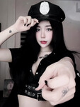 Gái xinh cosplay cảnh sát gây nứng
