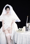 Cô dâu chụp ảnh nude để kỉ niệm ngày cưới của mình