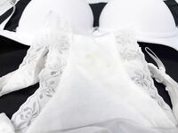 quần lót dính nước lồn gái xinh