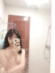 Nhà có đứa em gái mới lớn cứ thích phanh ngực thế này
