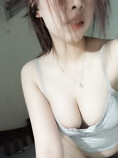 Em gái non show hàng full ở mô tả