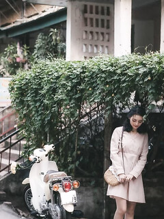 Con bé mới chén được pê quá