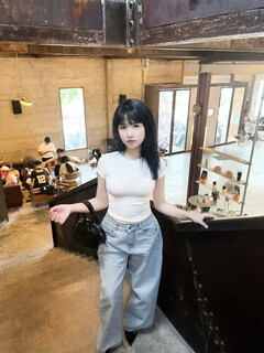Lột đồ em gái xinh đẹp