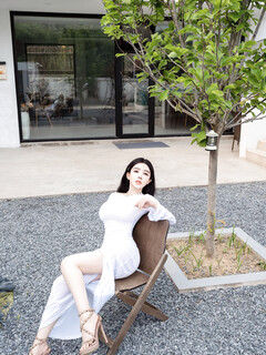 Album: Sự Quyến Rũ Quý Phái Với Chiếc Đầm Trắng Tinh Khiết