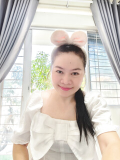 Mặt hơi dâm đó nha.