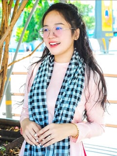 Cô giáo My dạy ngữ văn hứng tình