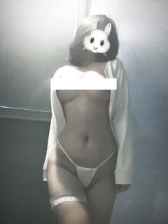 Bưởi beo lai 2k8. Ai muốn xem em nó show vú thì vào trang né